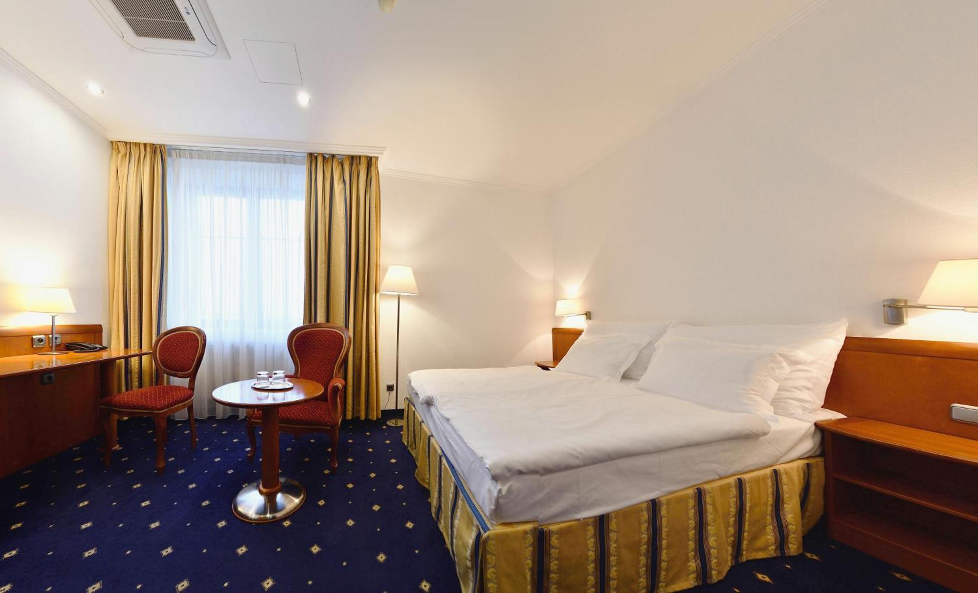 Hotel Coronet, Prague